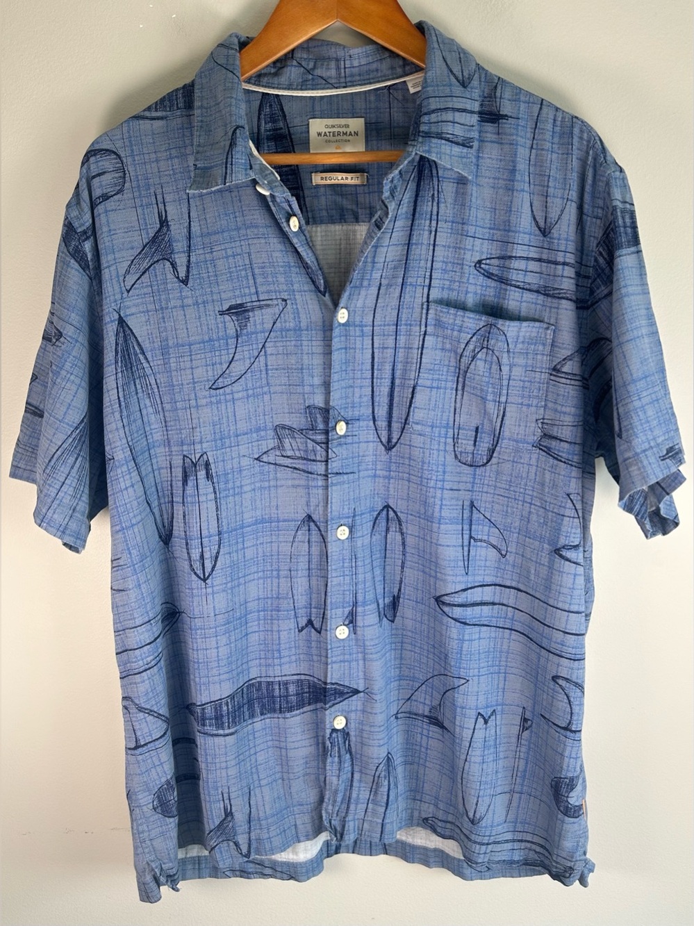 Quiksilver Waterman Mens Shirt Size XL Blue Regular Button Up Hawaiian Fins Surf